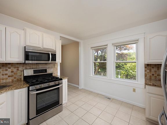 5th image of 8615 Ridge Rd