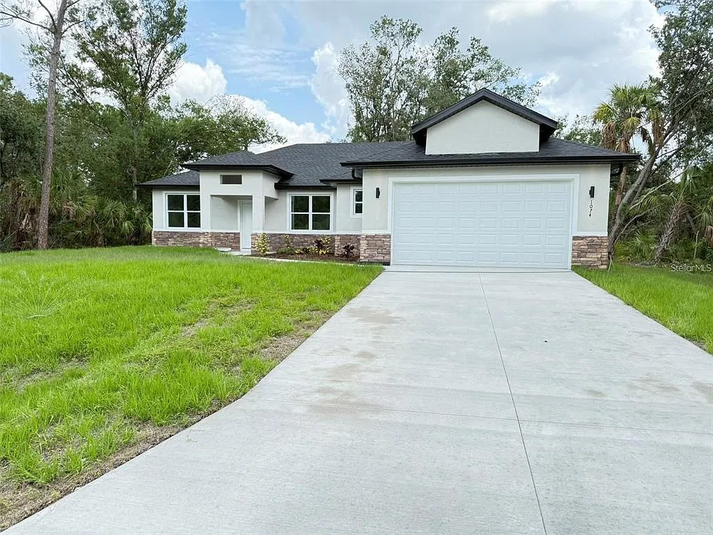 4 bed, 3.0 bath, 2000 sqft, $2,290 — Photo 1