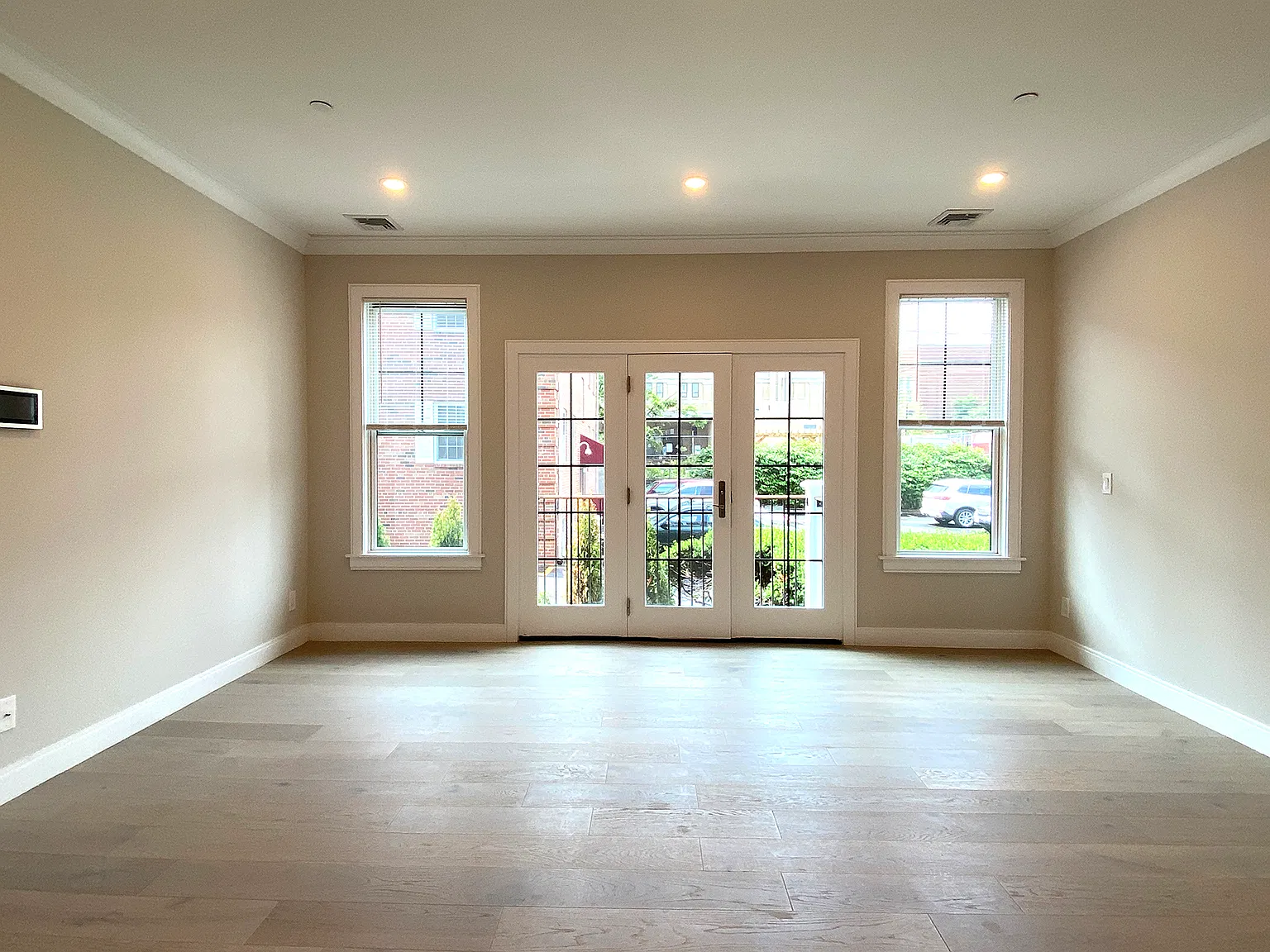 2 bed, 1028 sqft, $3,400 — Photo 2