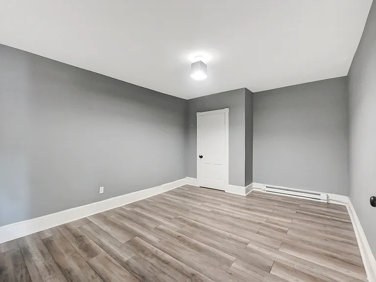 128 E Broad St #B — Photo 11