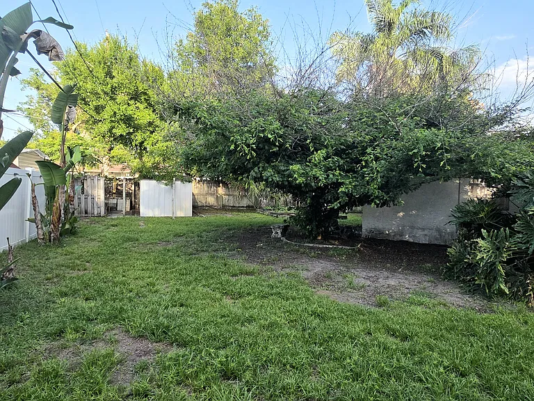 901 Briarwood Ave — Photo 27