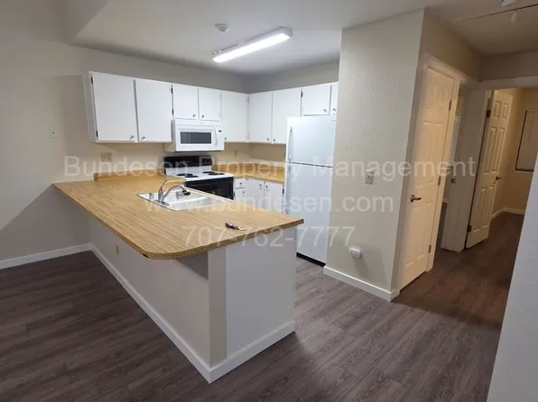 27 Arbor Ct, Cotati, CA 94931