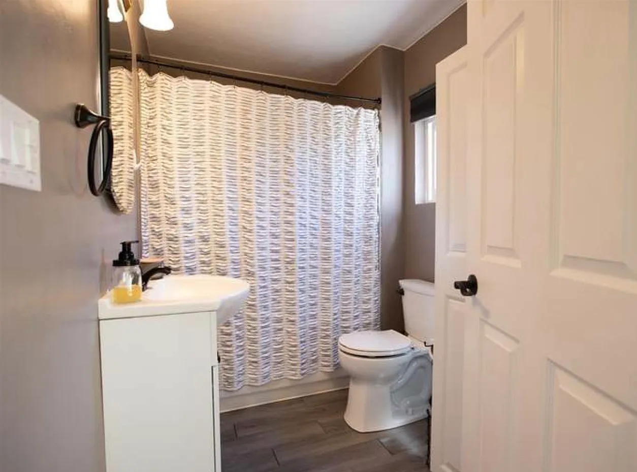 2 bed, 1056 sqft, $2,100 — Photo 3
