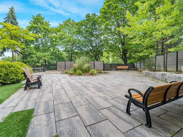 200 Robert Speck Pkwy #108, Mississauga, ON L4Z 1S3
