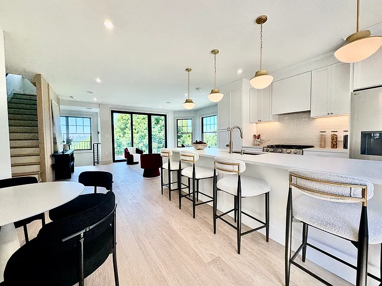 142 Metropolitan #B — Photo 3