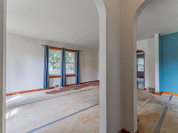 4th image of 203 W 2nd St