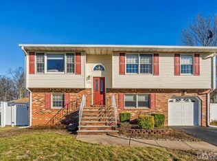 3 Brida Ct, Edison, NJ 08817