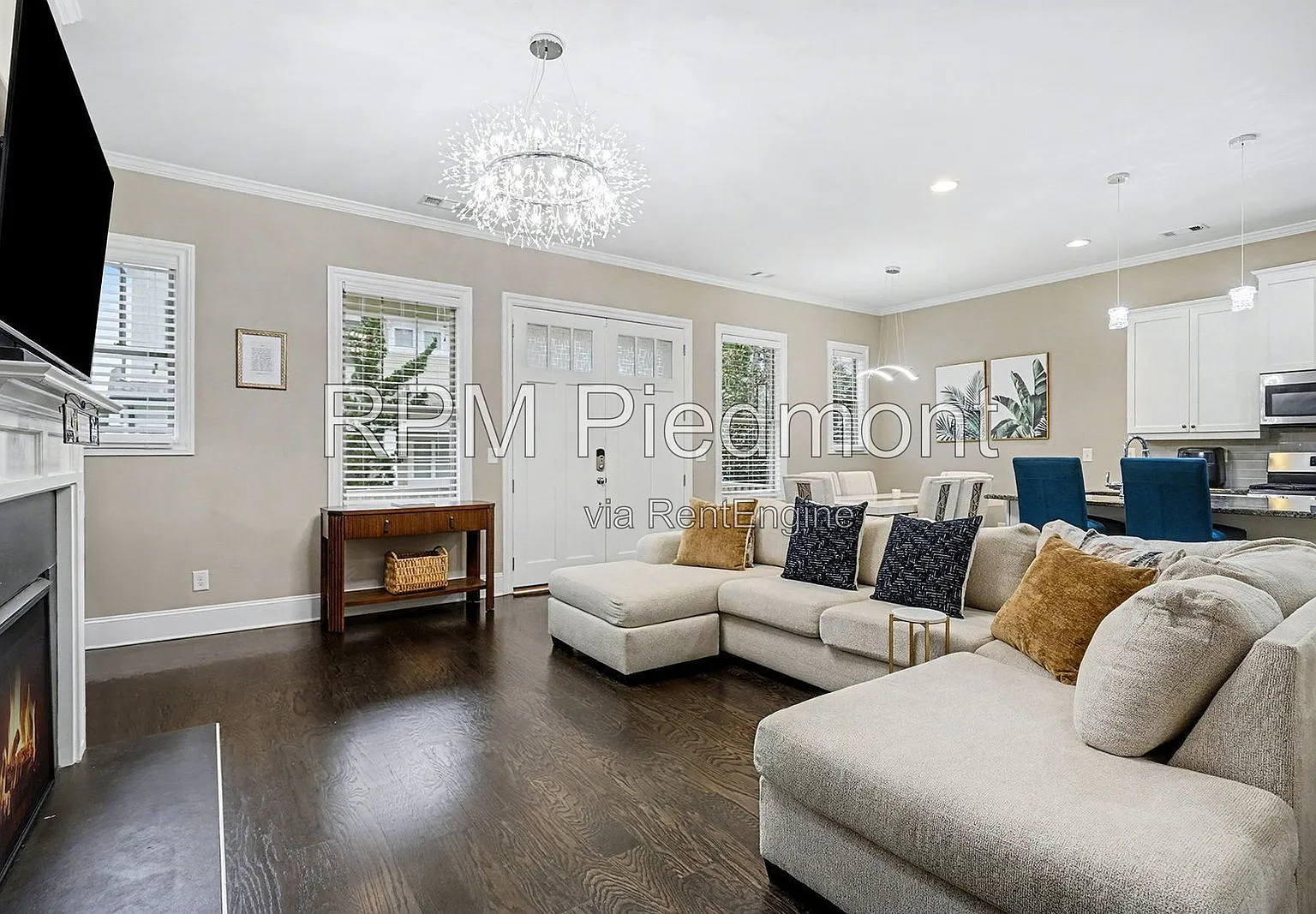 3 bed, 2.5 bath, 2005 sqft, $3,000 — Photo 2