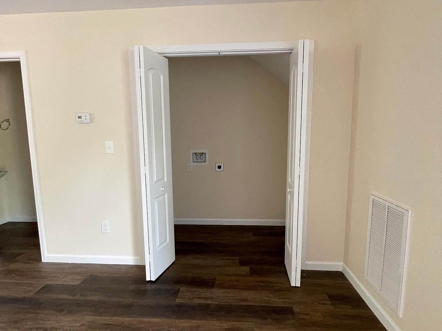 2 bed, 2.5 bath, 1200 sqft, $1,500 — Photo 2