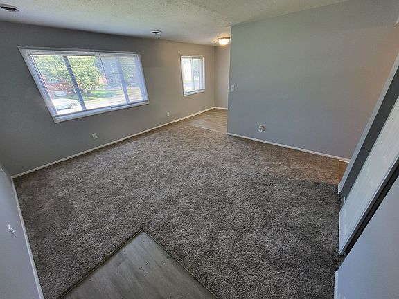3rd image of 3331 W 29th St APT 3