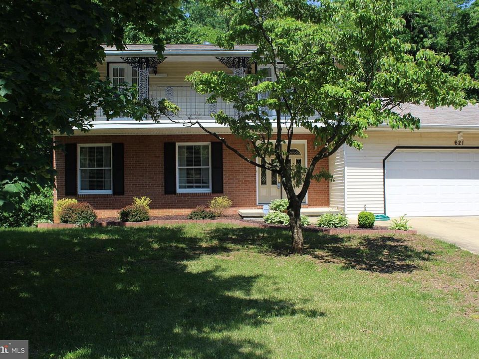 1st image of 621 Bay Green Dr