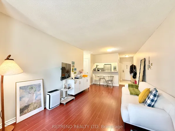 18 Sommerset Way, Toronto, ON