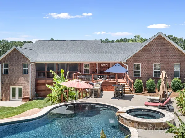 7036 Burgundy Ln, Denver, NC 28037