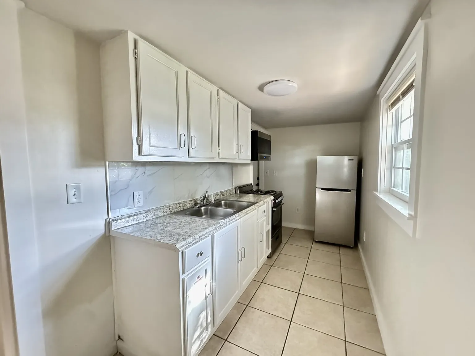 2 bed, 1.0 bath, $1,500 — Photo 3