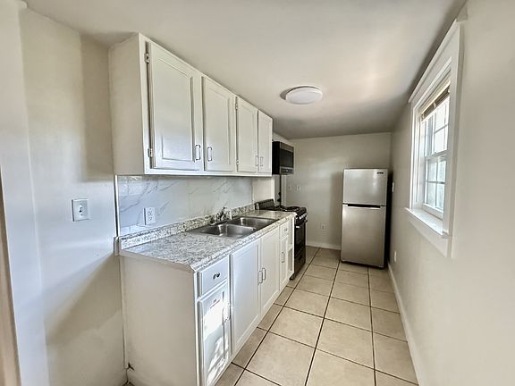 3rd image of 106 N El Centro Blvd #B