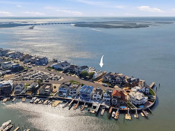 5th image of 144 Bay Rd