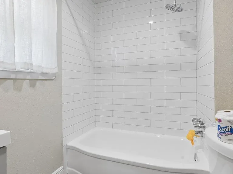 216 Bearle St — Photo 18