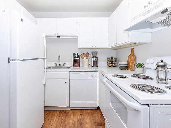 Pikes - kitchen 2