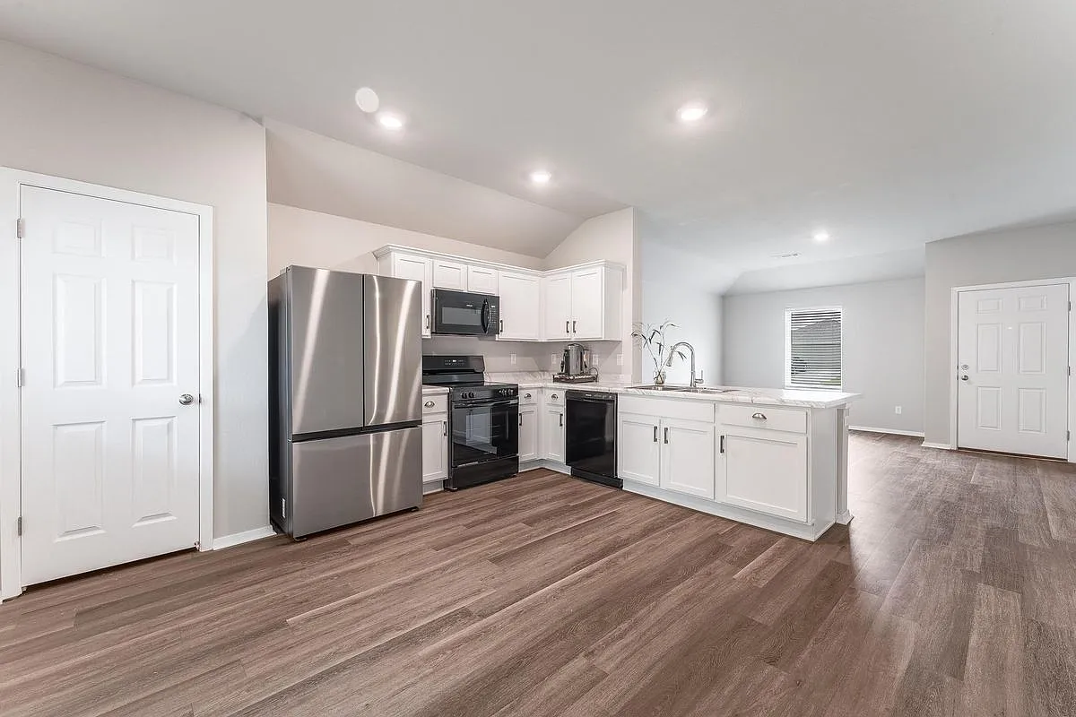 3 bed, 2.0 bath, 1204 sqft, $1,450 — Photo 3