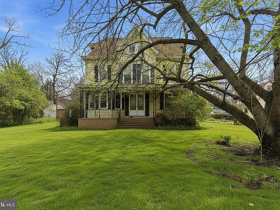 2nd image of 600 Farnsworth Ave