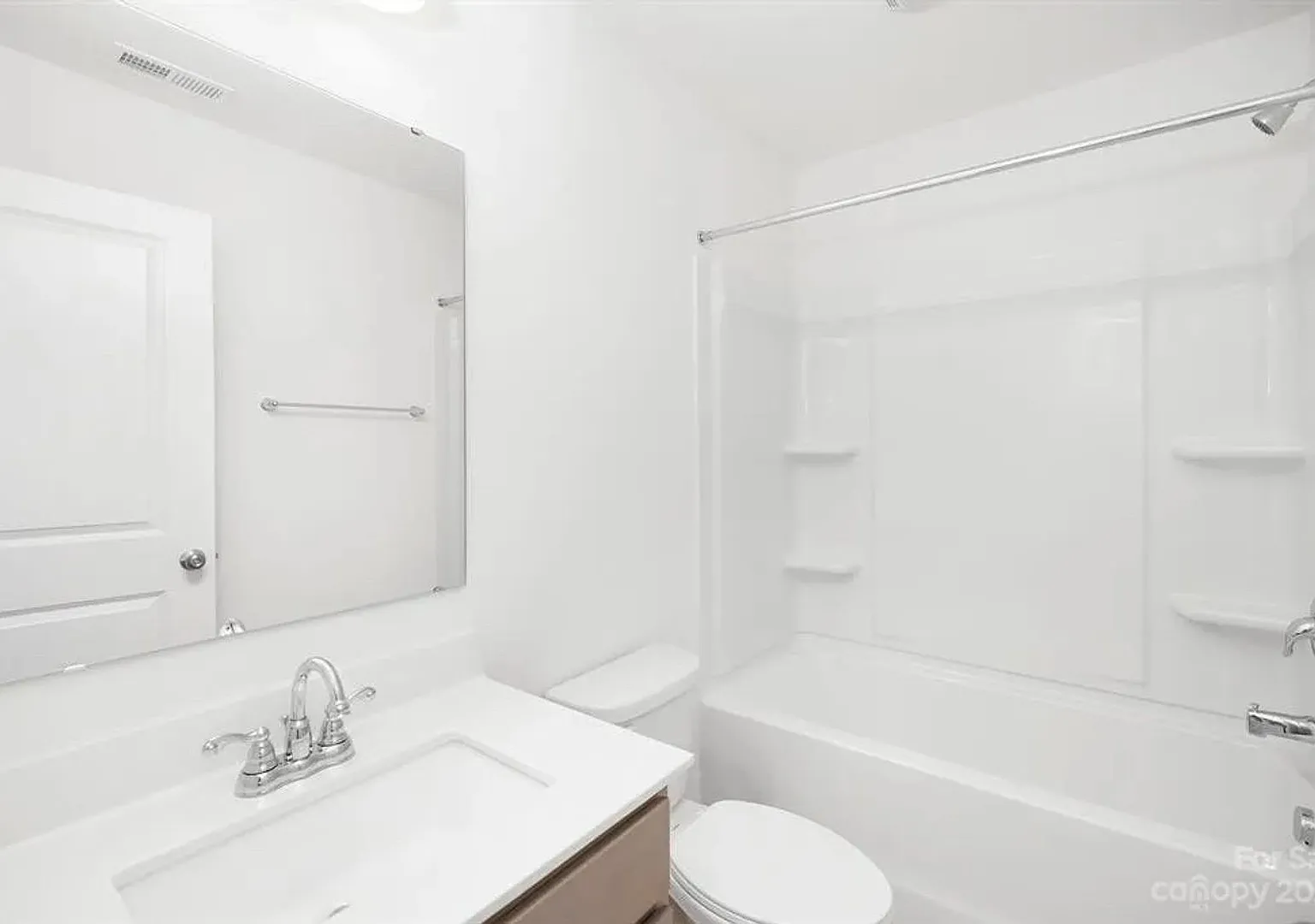 Room in 3 Bedroom Home at Scoter St — Photo 2