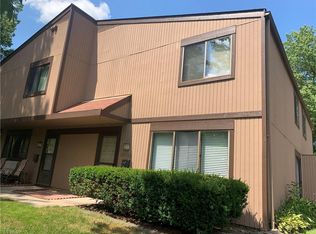 26660 Lake Of The Falls Blvd, Olmsted Falls, OH 44138