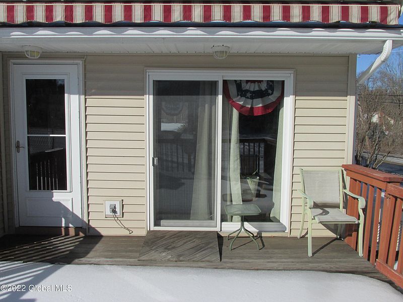 4th image of 1 Roxbury Road