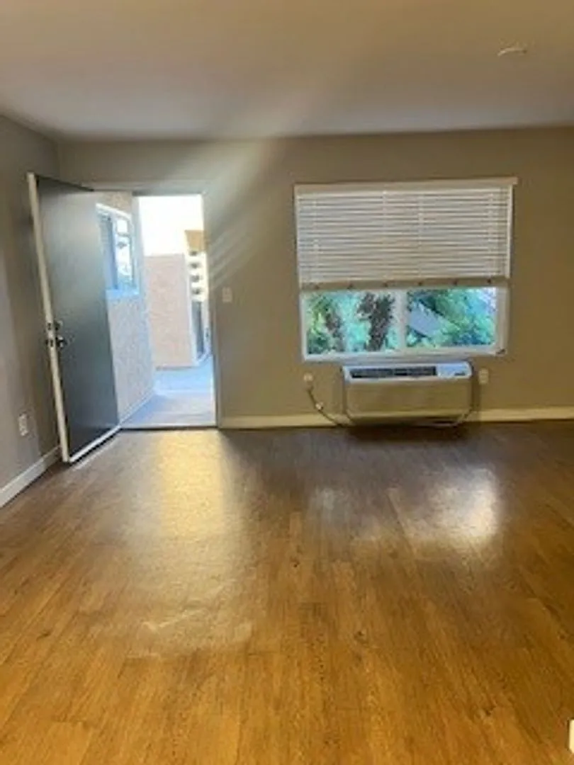 Hartley Apartments — Photo 3