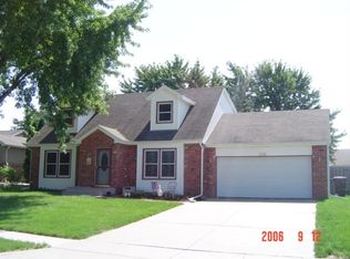 3011 Dickens St, Lincoln, NE 68516