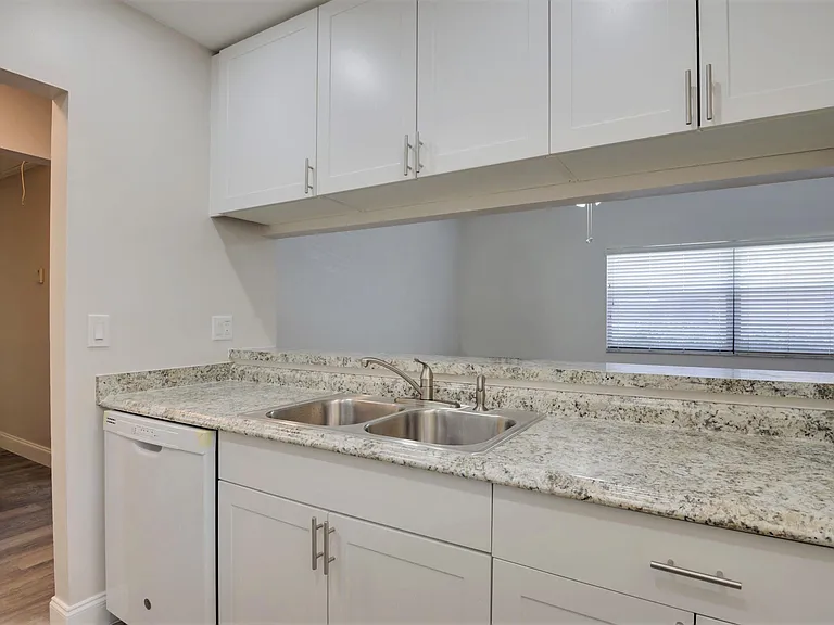 484 Springdale Cir #48D — Photo 8