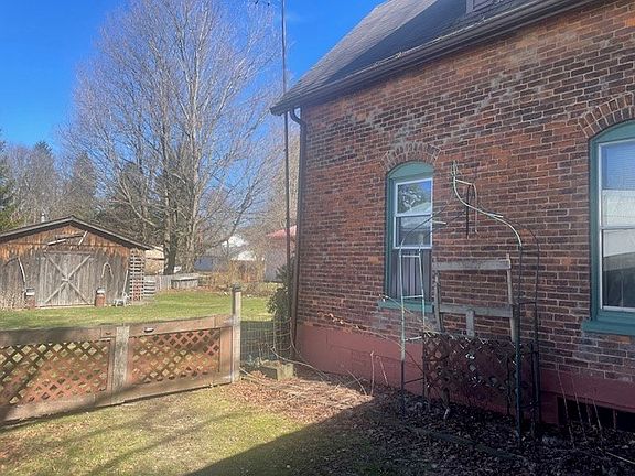 4th image of 35800 Center St