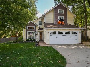 9901 Holly Tree Dr, Charlotte, NC 28215