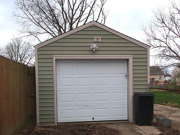 4th image of 1710 Florence St