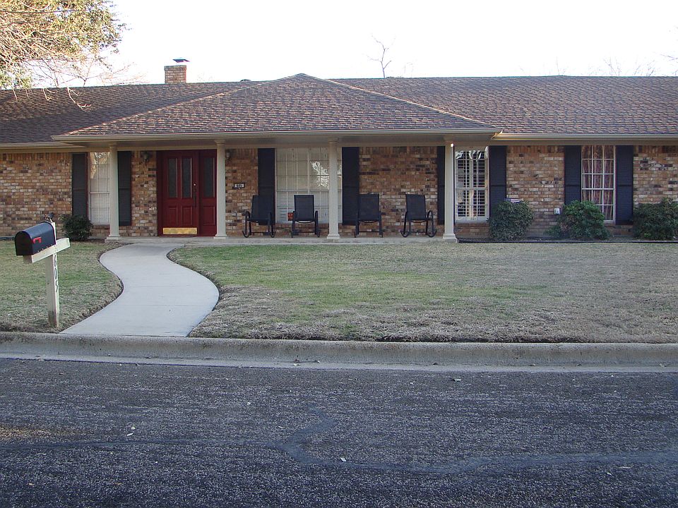 1st image of 605 White Oak Ln