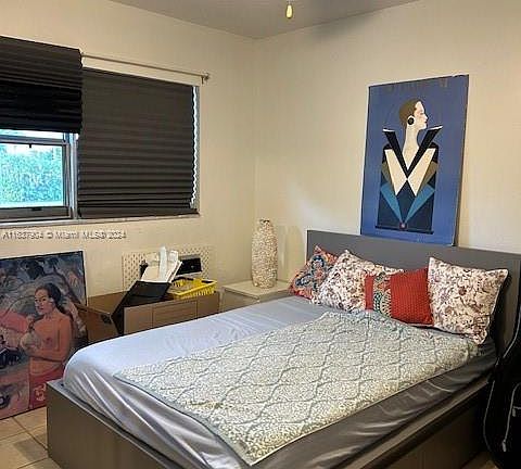 4th image of 17 NE 2nd Ave APT 205