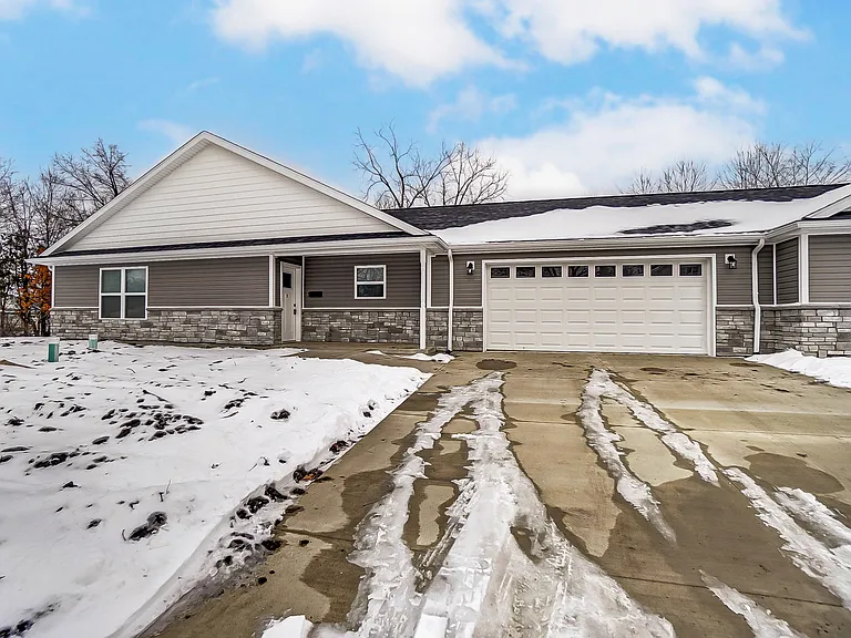 1432 W Elm St — Photo 18