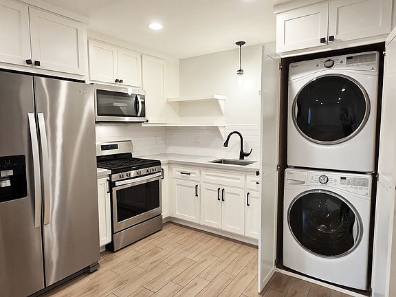 3rd image of 2552 27th St APT 3