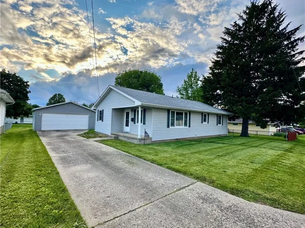 705 Hannah Ave, Paris, IL 61944