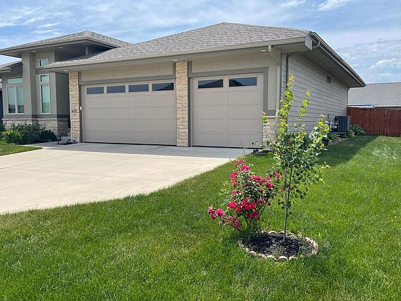 3rd image of 630 NE Meridian Dr