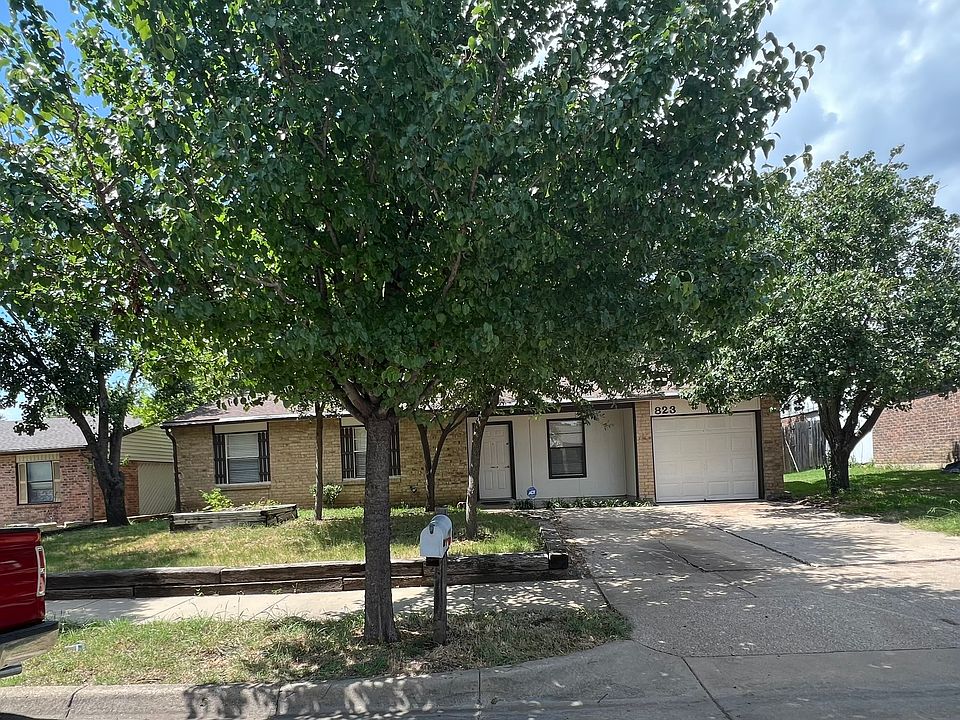 1st image of 823 Edgemont Dr