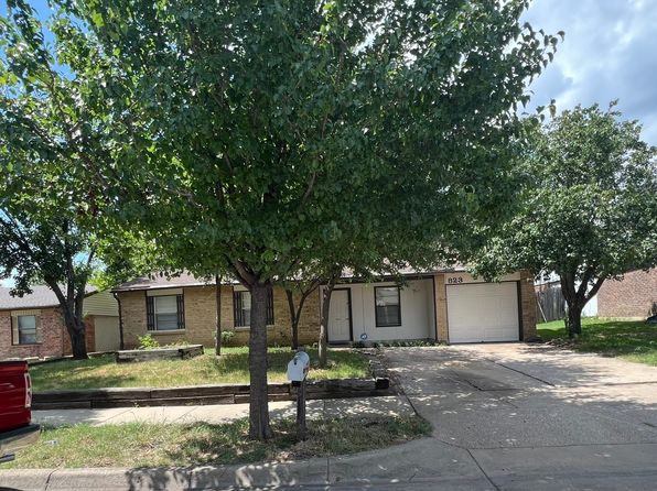 823 Edgemont Dr, Arlington, TX 76017