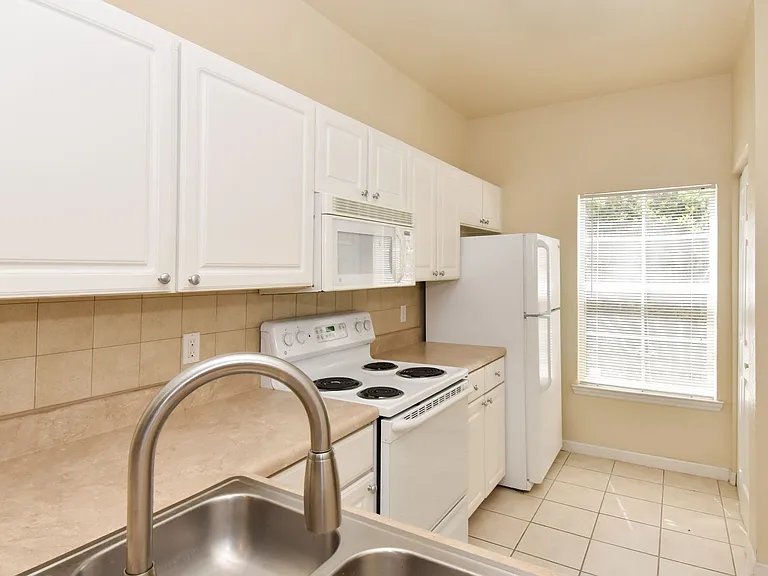 4814 NW 44th Ave #107 — Photo 5