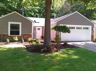 230 Maplelawn Dr, Berea, OH 44017