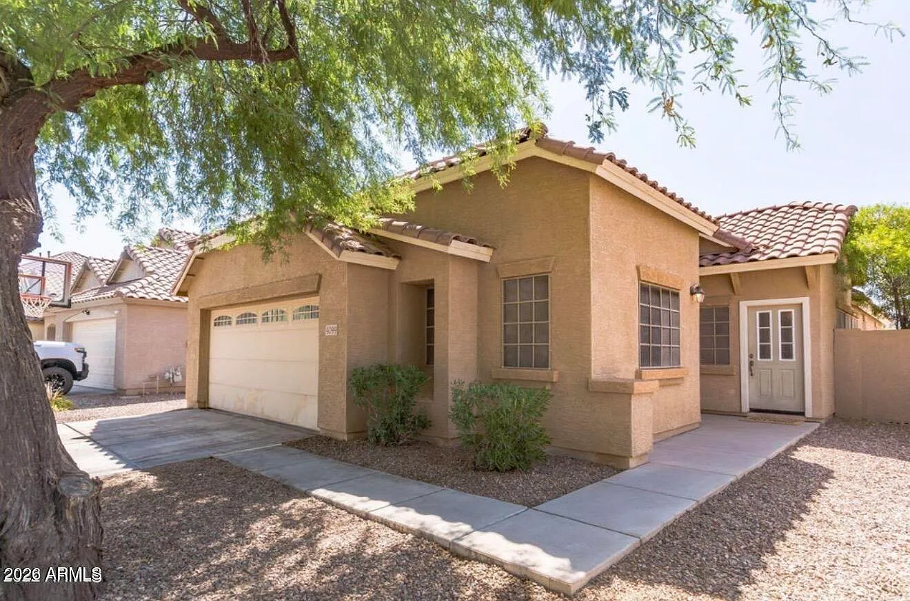 4 bed, 2.0 bath, 1754 sqft, $2,400 — Photo 1