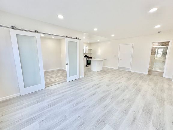 5th image of 1041 N Stanley Ave #1