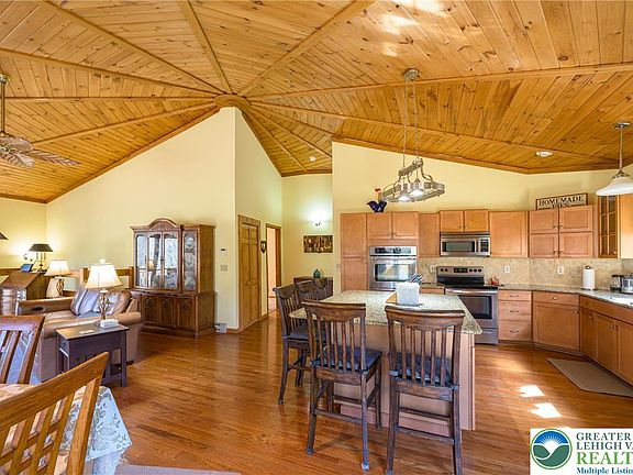3rd image of 8 Bear Creek Lake Dr