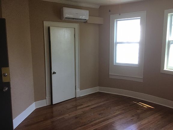 5th image of 418 N 39th St APT 7