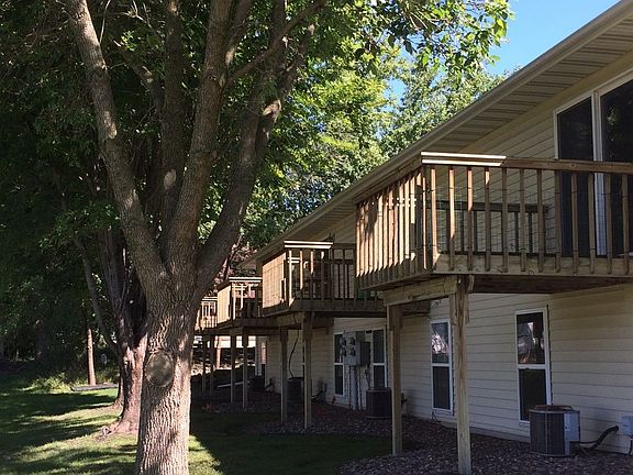 2nd image of 2524 Arthur St APT 3