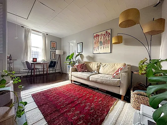 Rented by Tahari Realty LLC | media 2