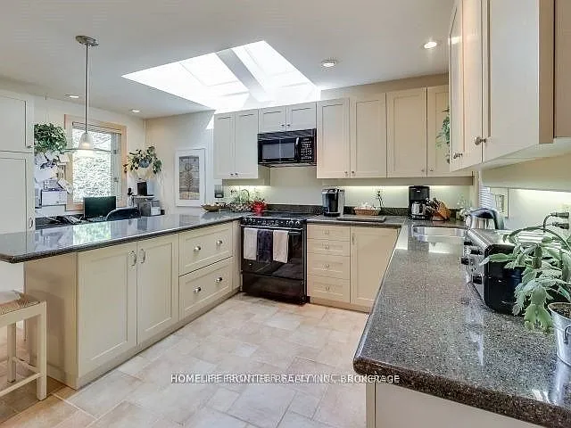 201 Lord Seaton Rd — Photo 17